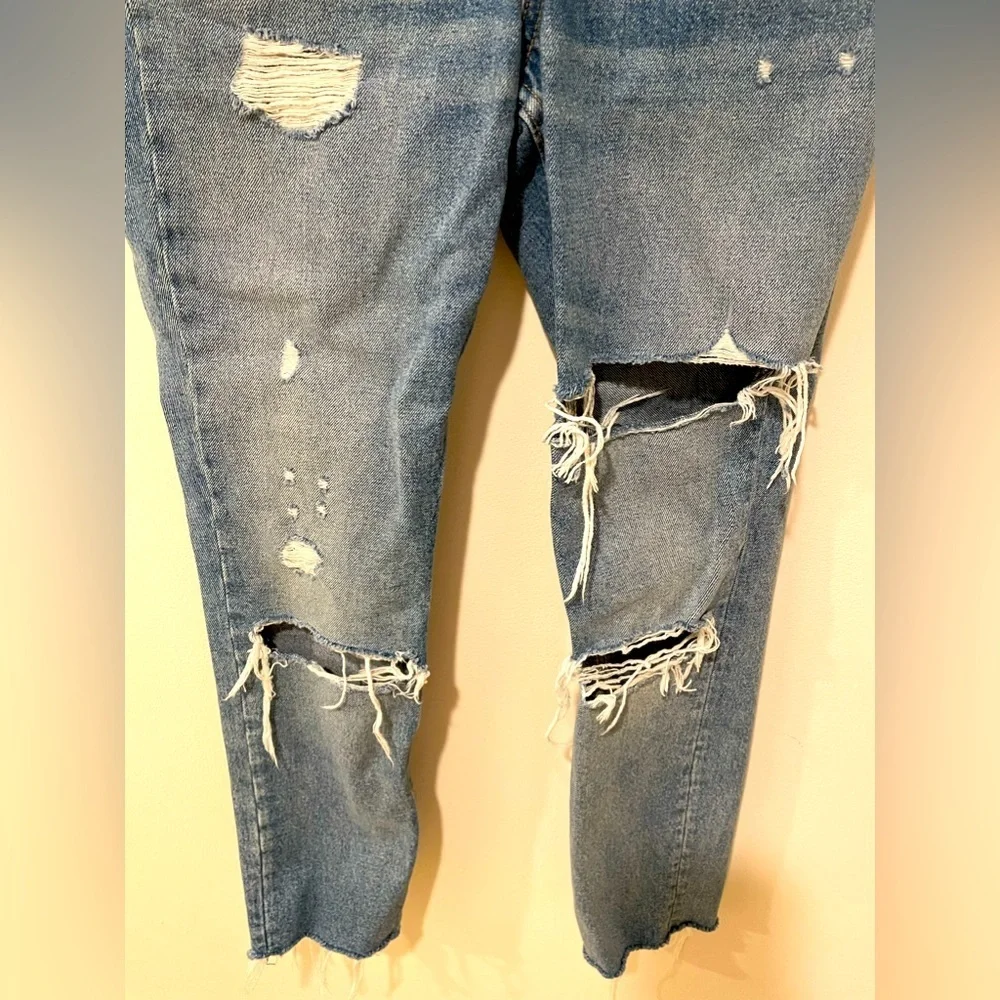 GRLFRND Distressed‎ Jeans. Size 26. Style yourself like a 90’s supermodel.